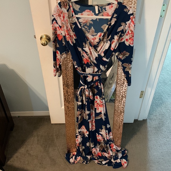 Maternity Floral Wrap Dress - Picture 4 of 4